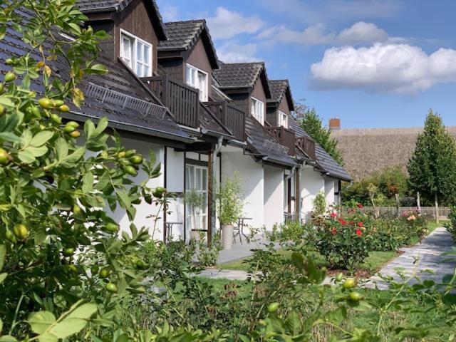 Landhotel Rosenhof Garni Am Plauer See Mit Ladesaeule Fuer E-Autos Quetzin Exterior photo